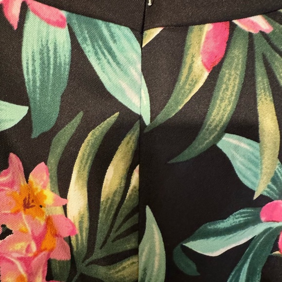 AB Studio Floral Black Pink and Green  Size 6 EUC RN# 31310 - Picture 4 of 8